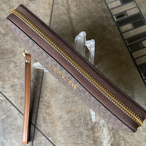 Michael Kors Jet Set Travel Large Travel CONTINENTAL Wallet-Wristlet - Picture 8 of 16